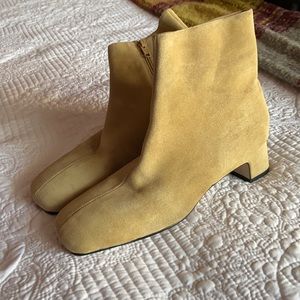 Short leather boots NEW